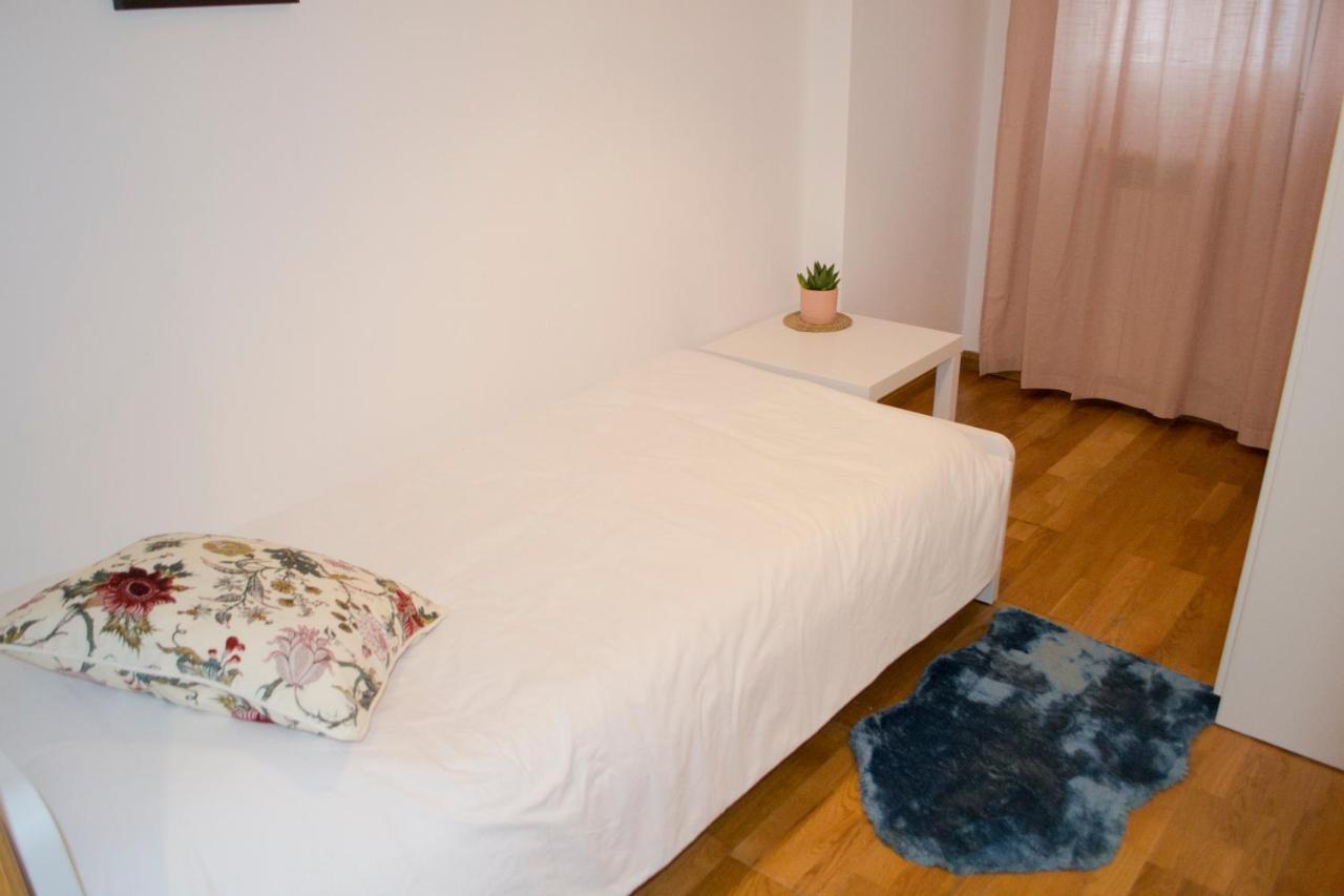 Apartamenticos Torrenueva I سرقسطة المظهر الخارجي الصورة